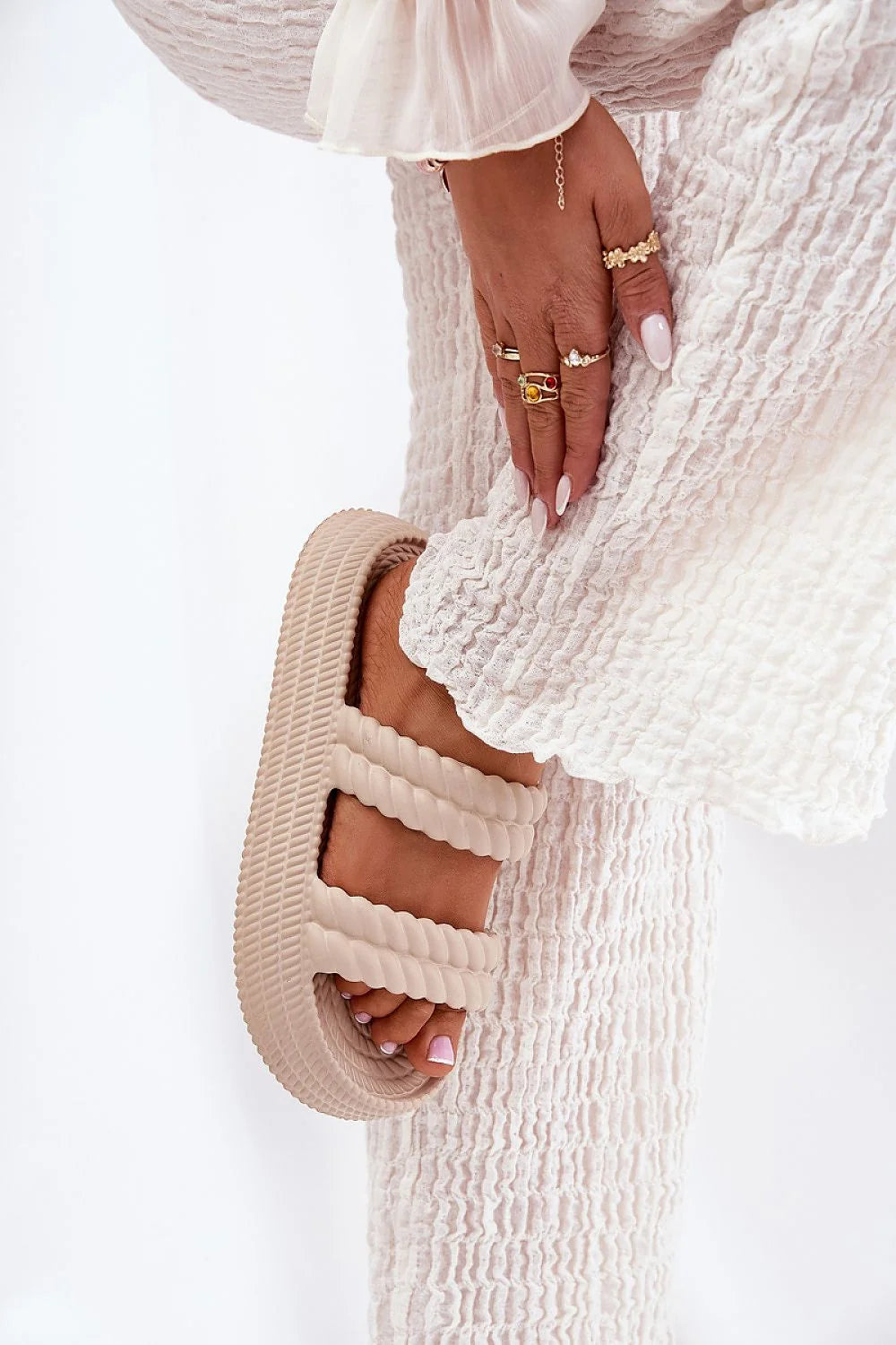 Sandales femmes modernes deux brides torsadées confort légèreté été plage piscine beige élégance style minimaliste