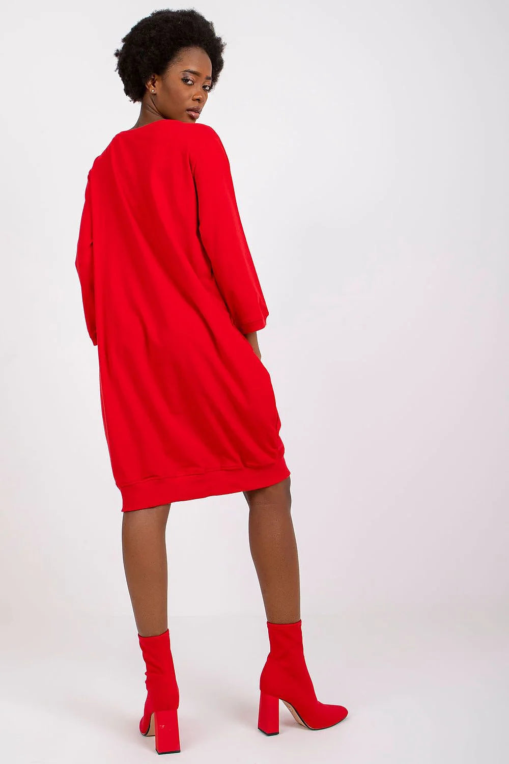 robe sweatshirt femme oversize rouge midi coupe droite manches longues col arrondi bateau poches zippées ourlets côtelés molleton