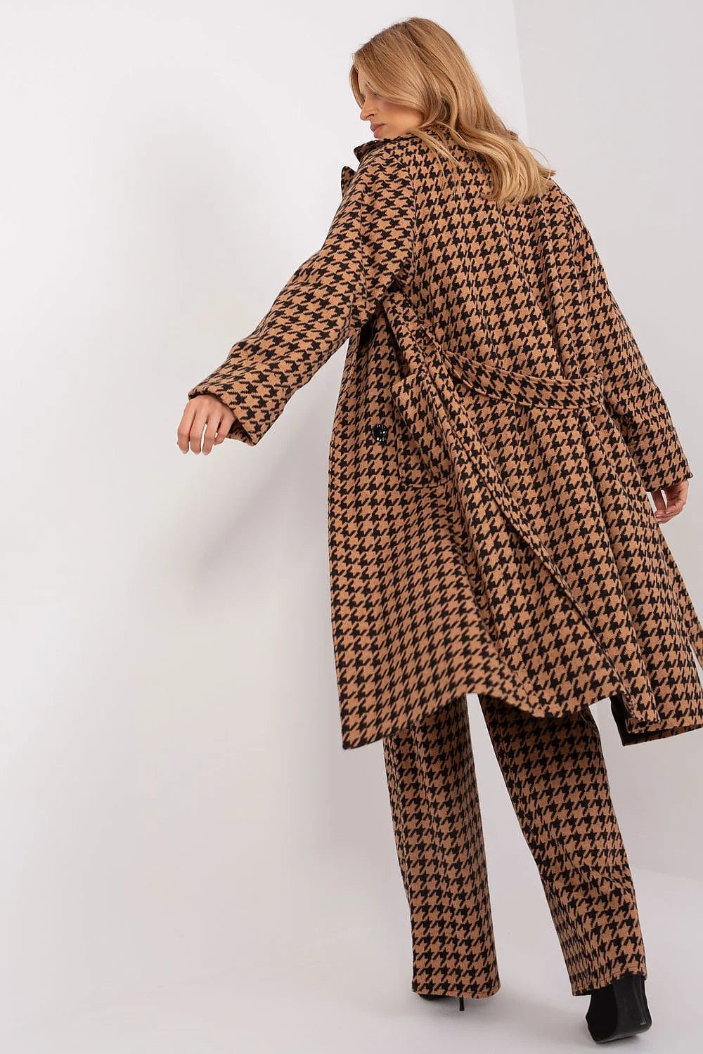 Manteau et pantalon assortis houndstooth automne hiver femme élégance intemporelle coupe droite ample matériau doux confort