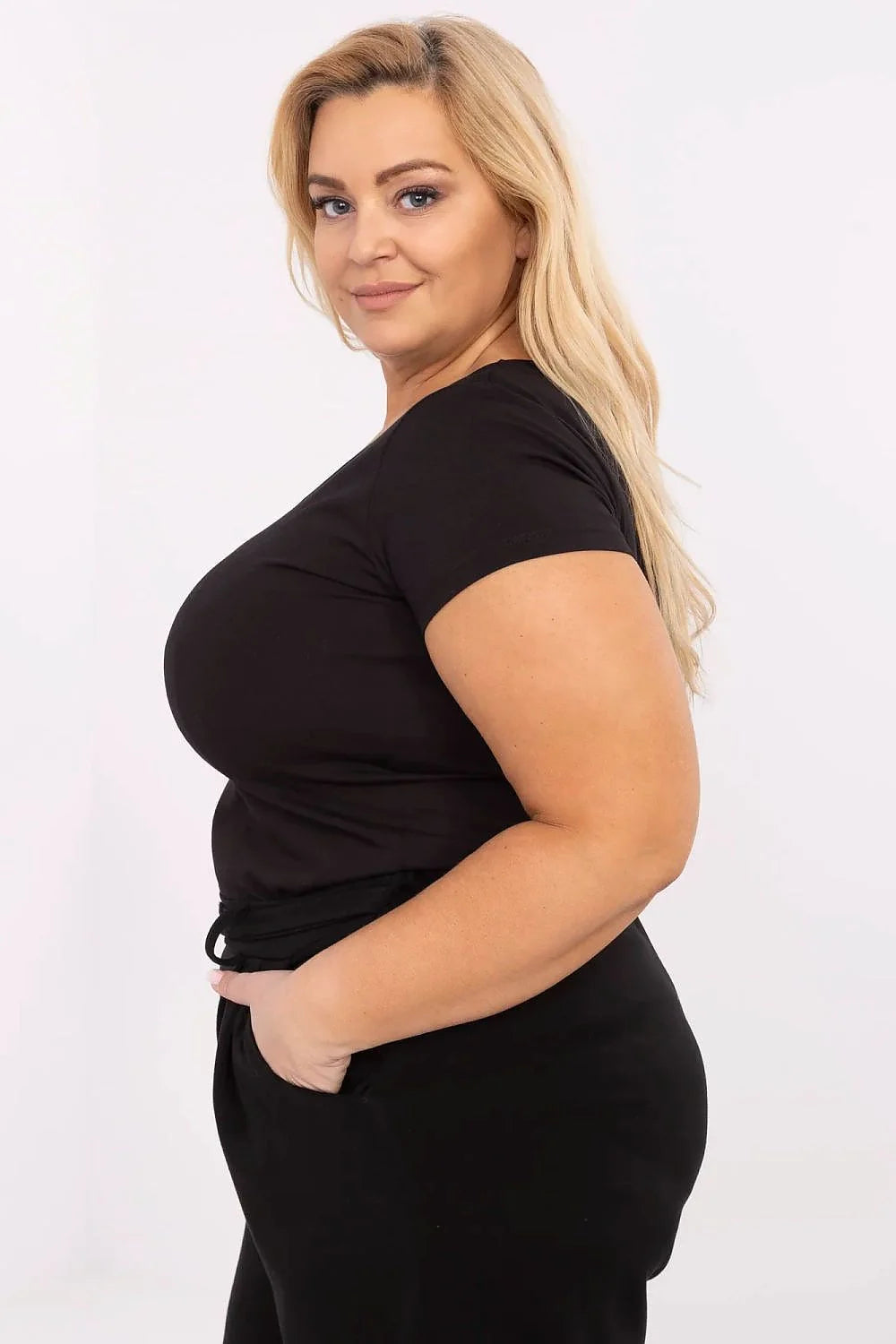 Ensemble mode féminine haut manches courtes pantalon tailleur noir ajusté confort élégance polyvalent occasion