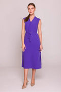 Robe de jour Stylove sans manches col V taille ajustable ceinture violette éclatante tissu lisse élastique midi élégance moderne femmes