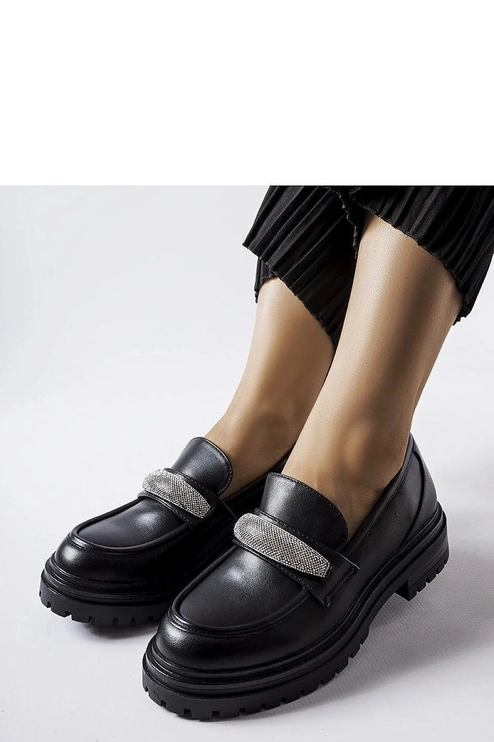 mocassins femme cuir noir semelle épaisse crantée plateforme style urbain contemporain bride galon métallisé confort rembourrée coutures soignées élégante
