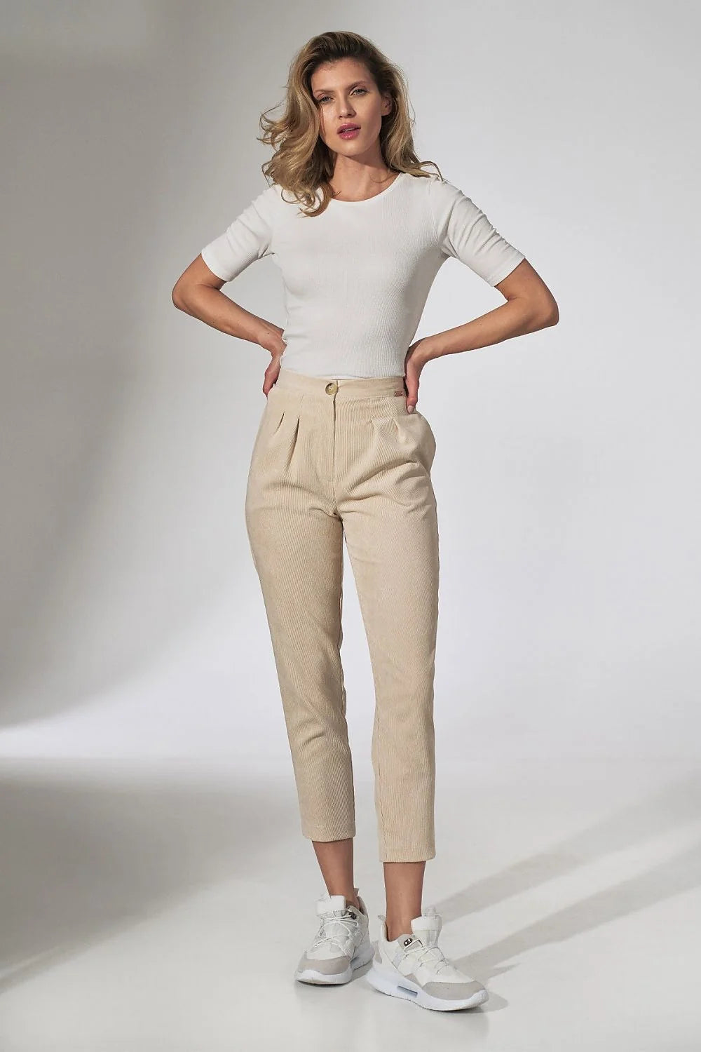 Pantalon femme velours côtelé taille haute élégant moderne magenta confort style chic décontracté