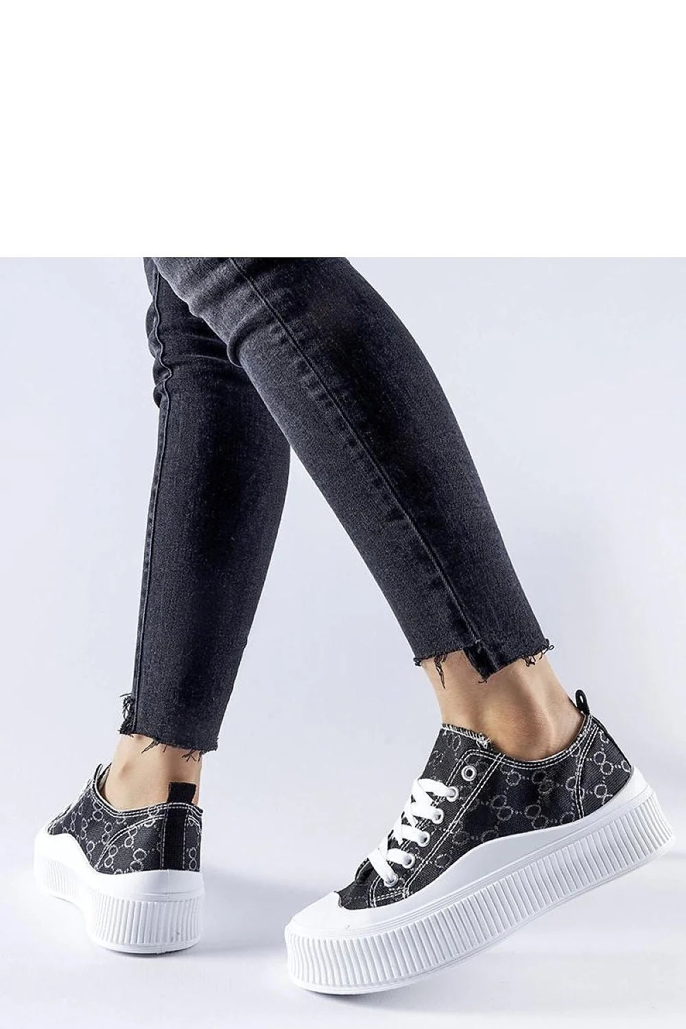 Baskets mode femmes, design moderne, tige toile, motifs circulaires, semelle blanche, confortable, urban, low-top, summer, casual, style sophistiqué, qualité supérieure, Cavi monogram, sneakers