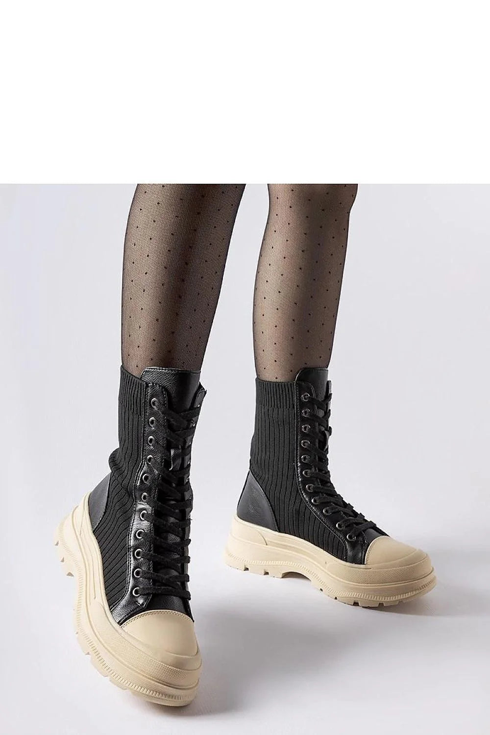 bottes combat modernes rétro cuir noir tissu côtelé semelle beige confortable montantes plateforme crantée antidérapante ajustée