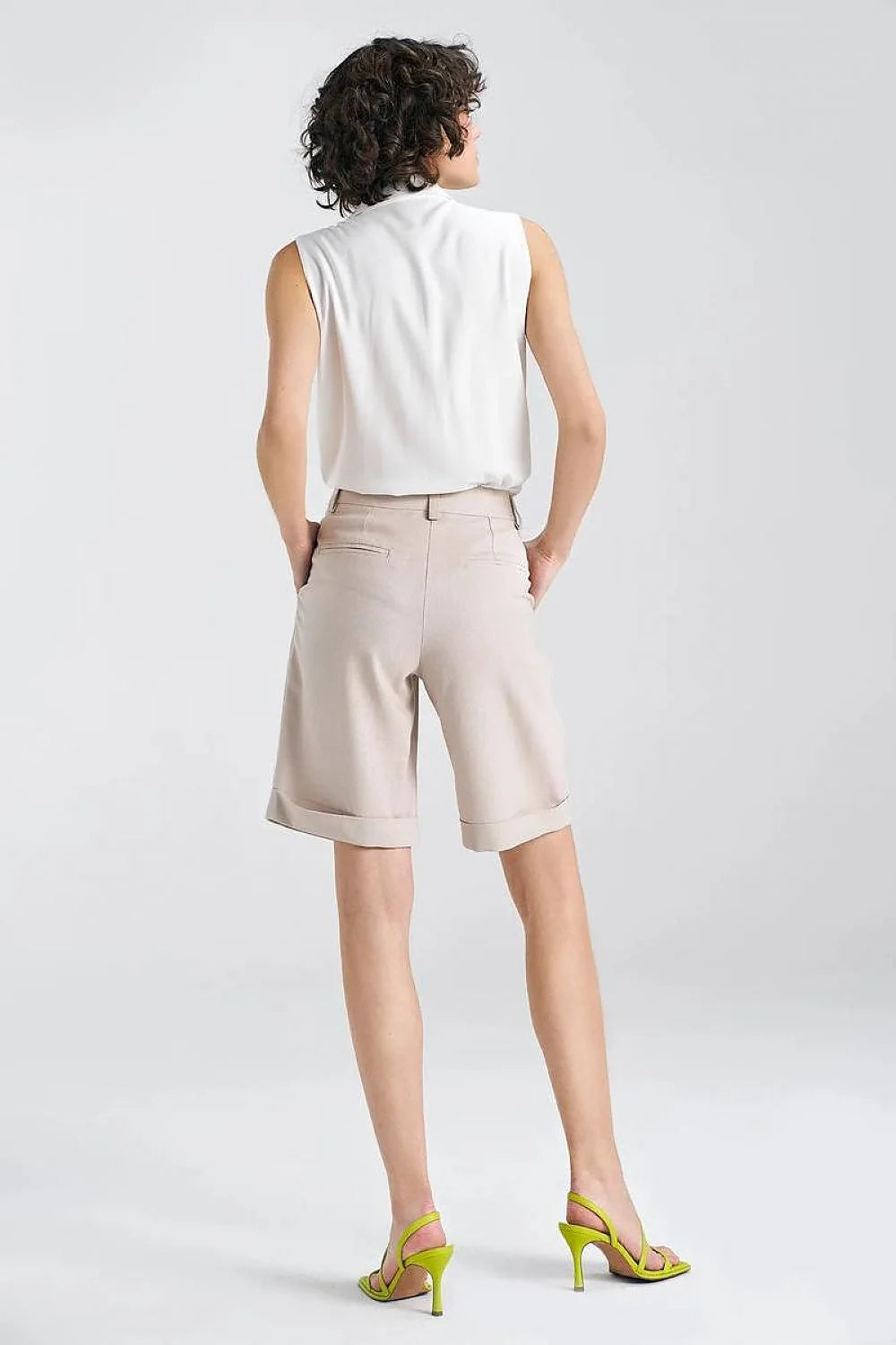 Nife shorts femme élégant ample taille moyenne genou viscose lin coton beige coupe droite plis passants ceinture poches ourlet retroussé