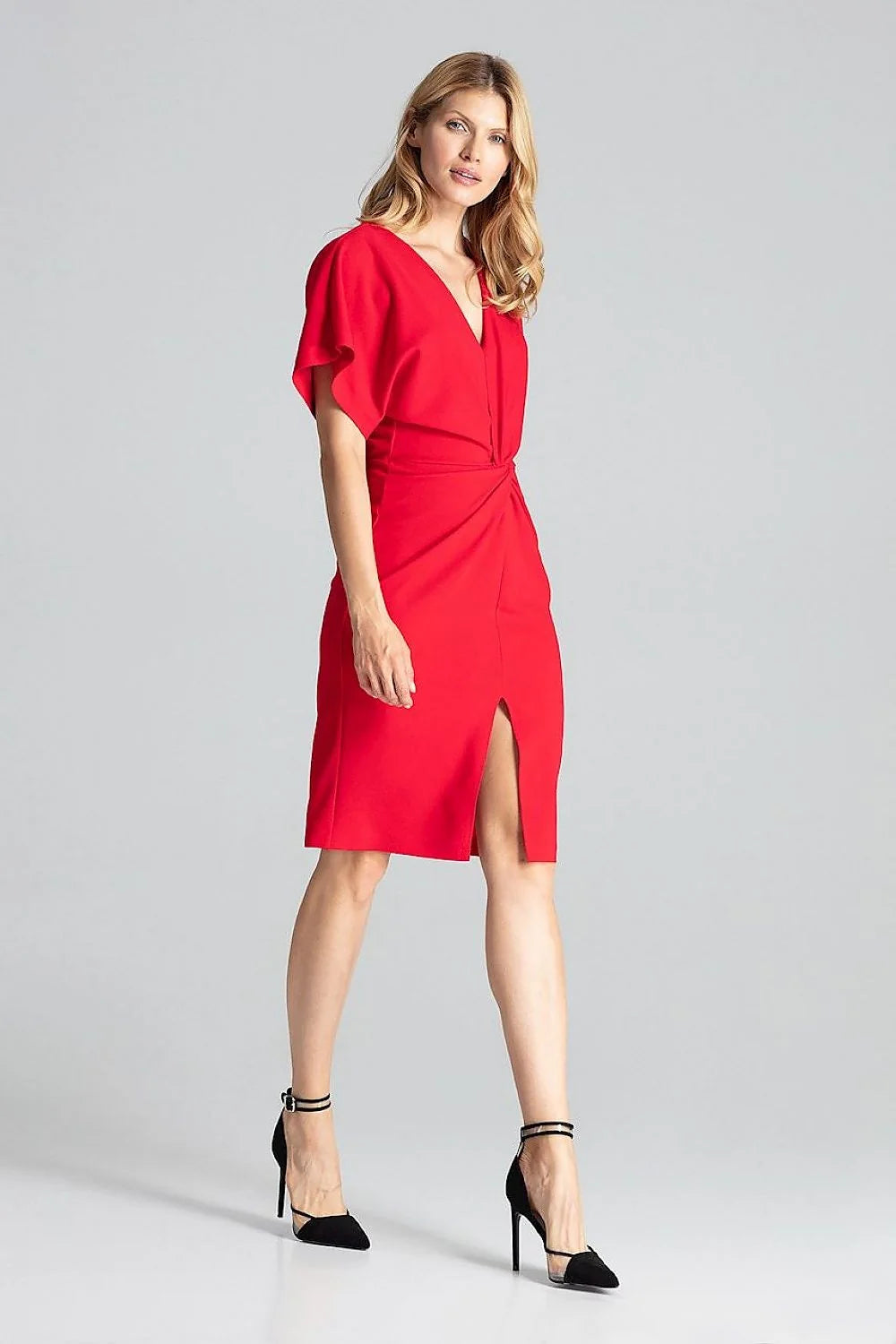 Robe élégante rouge en coton style kimono manches courtes fente avant femme moderne allure sophistiquée