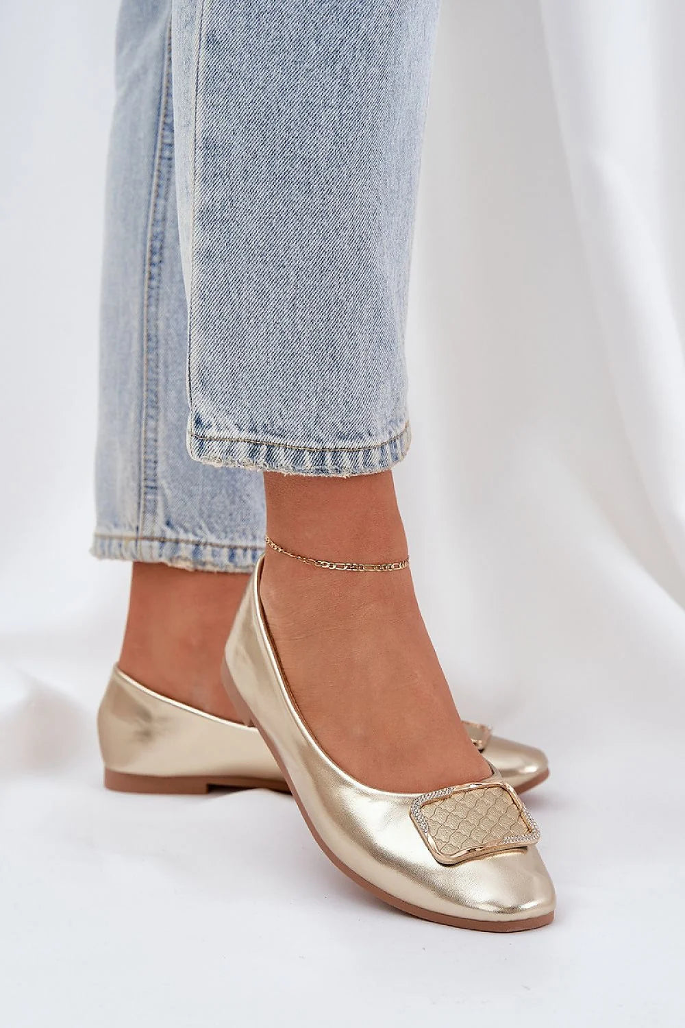 Ballerines pour femmes dorées métalliques style classique ornement rectangulaire motif doré cuir artificiel semelle plate confort tout le jour