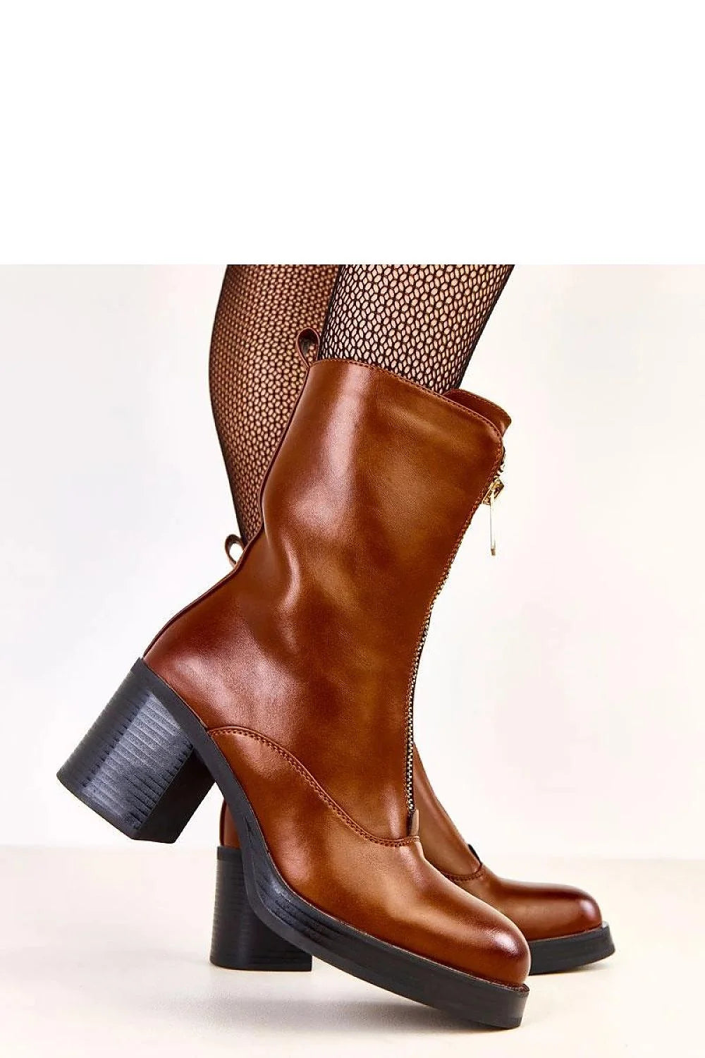 bottines femme mi mollet cuir artificiel cognac talon bloc moyen bout rond fermeture eclair frontale doree semelle noire doublure chaude
