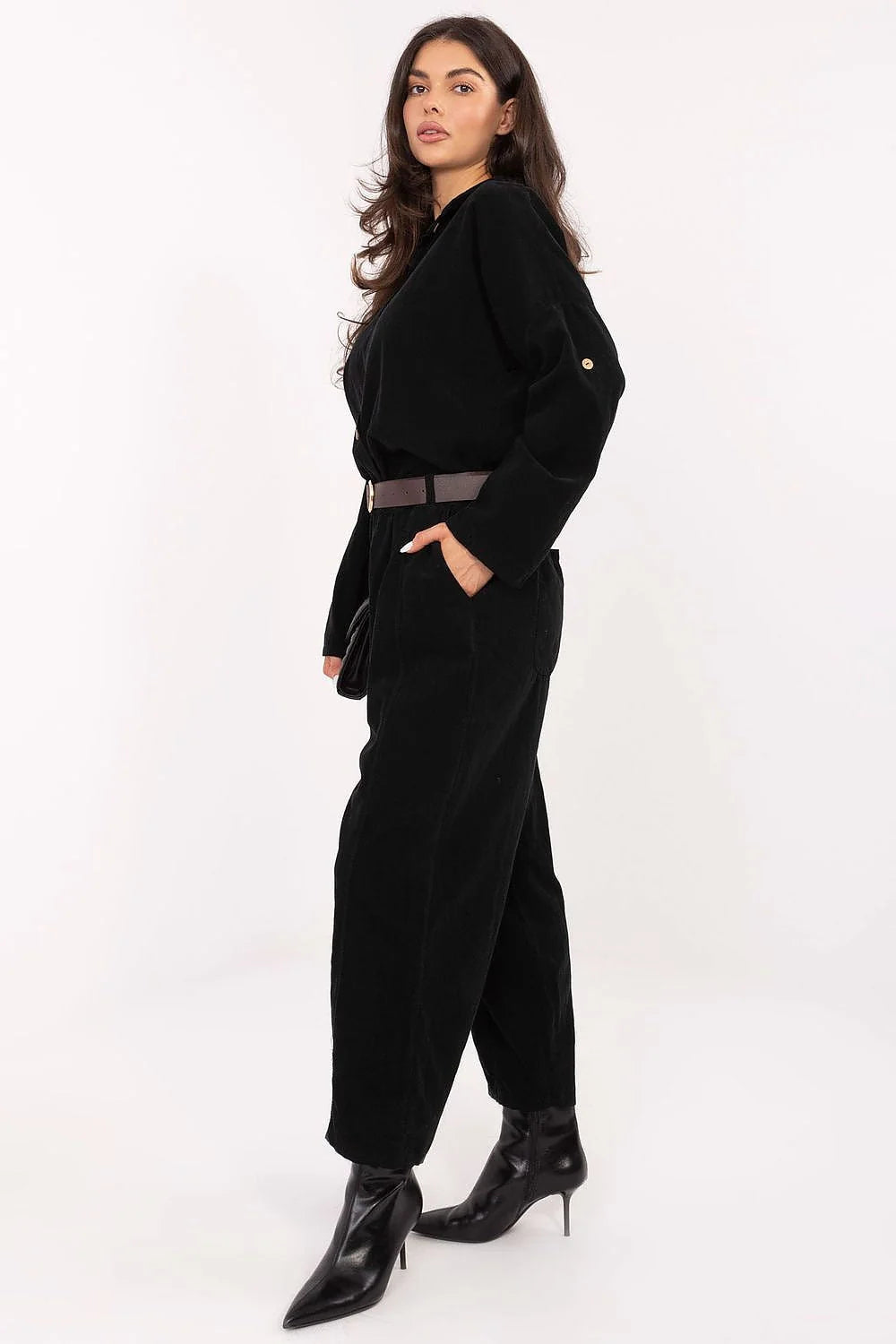 chemise femme oversize noire col classique manches longues ceinturée marron boucle dorée boutons bois velouté polyester fluide élégante