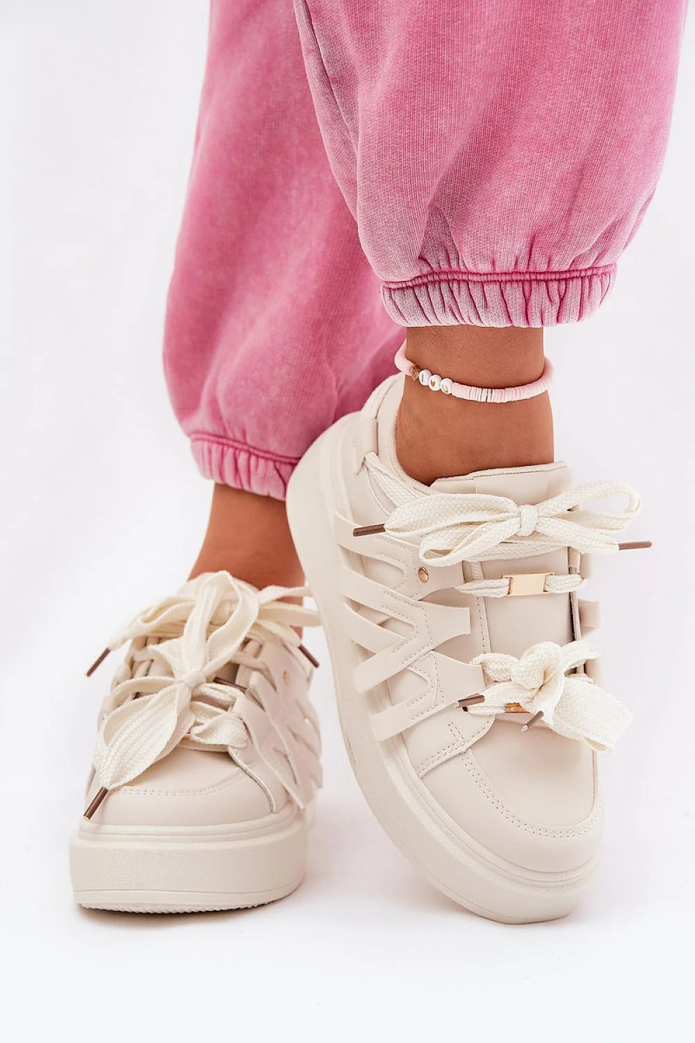 Chaussures de sport pour femmes style moderne cuir artificiel plateforme confortable lacets larges pièces métalliques argentées