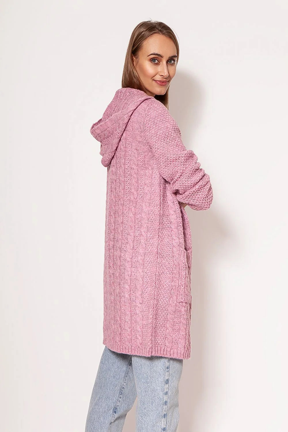 Cardigan pour femme en maille tricoté rouge vibrant, coupe ample, manches longues, capuche intégrée, deux poches, matériau mixte, confortable et élégant