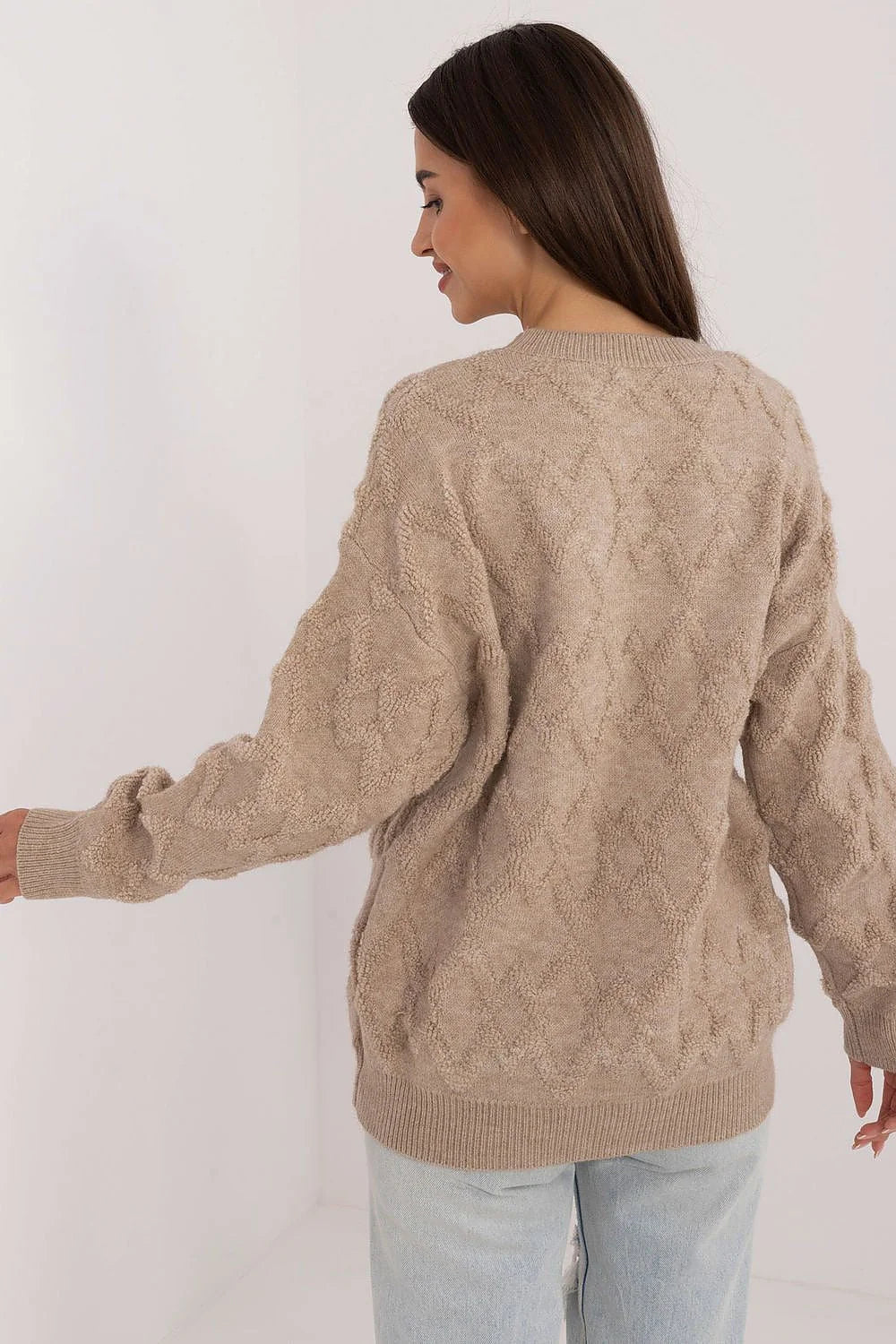 Pull pour femme en acrylique et nylon motif losanges texture relief beige matériau doux coupe ample manches longues encolure ronde