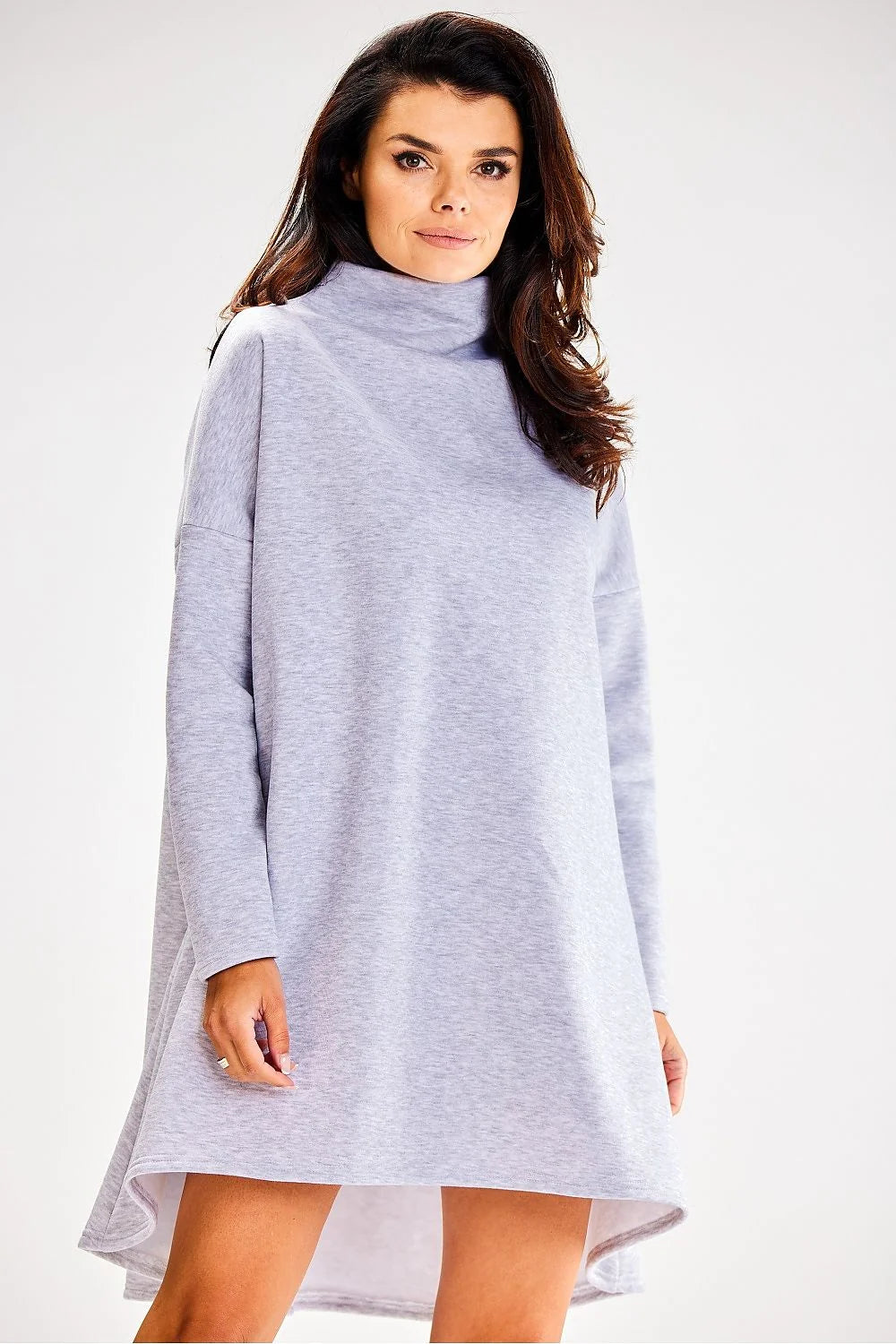 robe awama ample col roulé manches longues coupe trapèze oversize gris chiné molletonnée douce extensible ourlet asymétrique arrière genou minimaliste