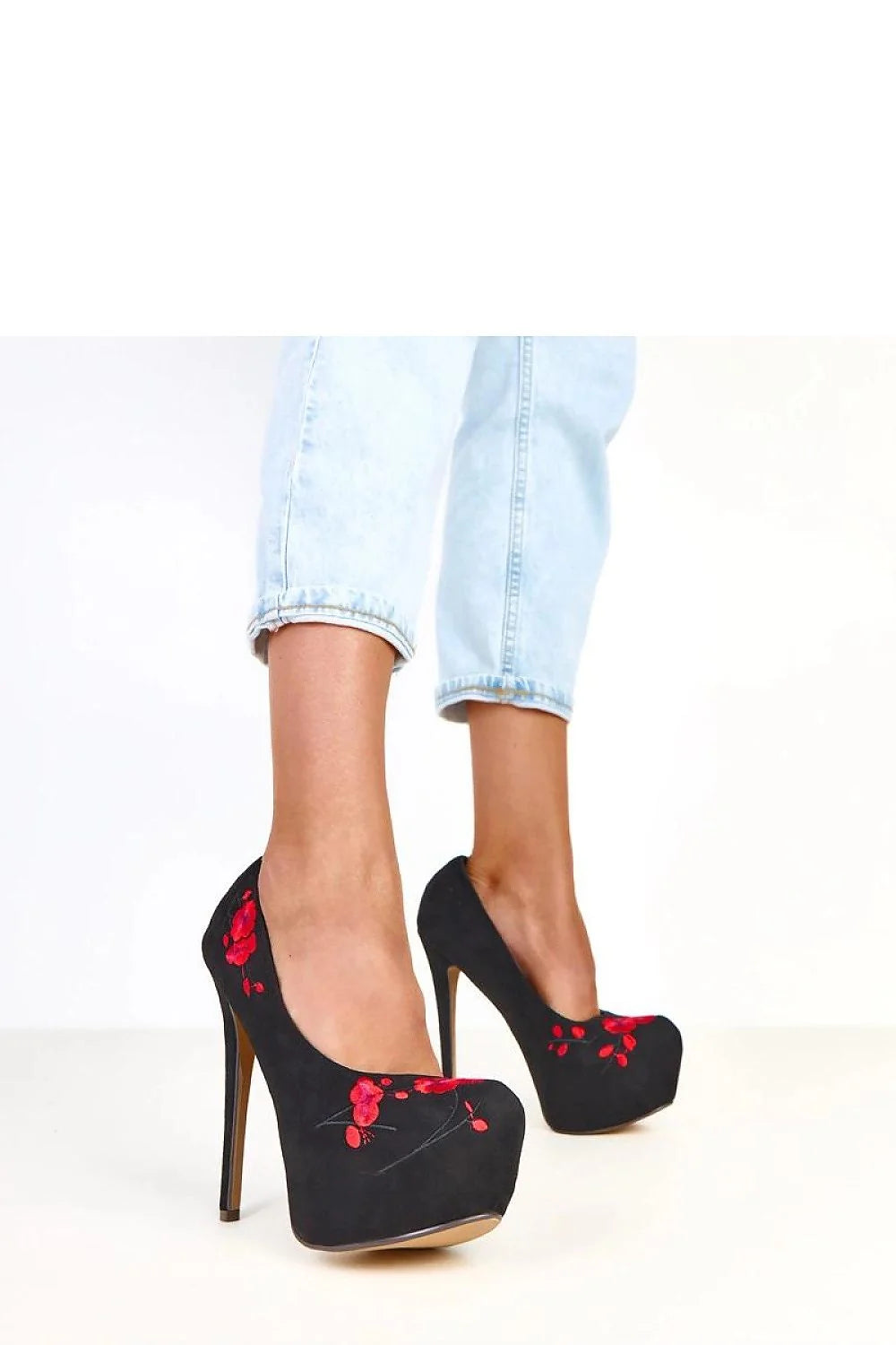 escarpins femme talons aiguilles élancés plateforme haute suédine noire bout pointu broderie fleurs rouges slipon doublure cuir écologique