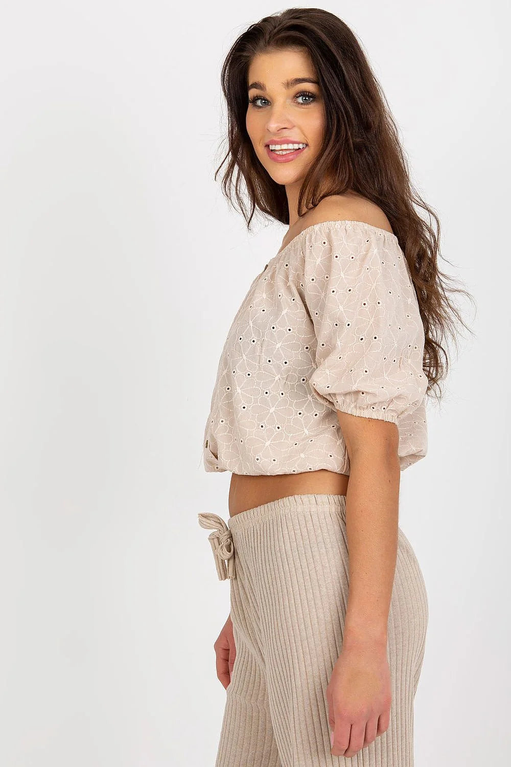chemisier femme court bohème estival coton naturel respirant broderie ajourée florale bardot épaules manches bouffantes poignets élastiqués boutons effet bois
