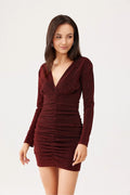 Robe courte femme moderne élégante manches longues couleur bordeaux matière stretch découpe V fins fronces