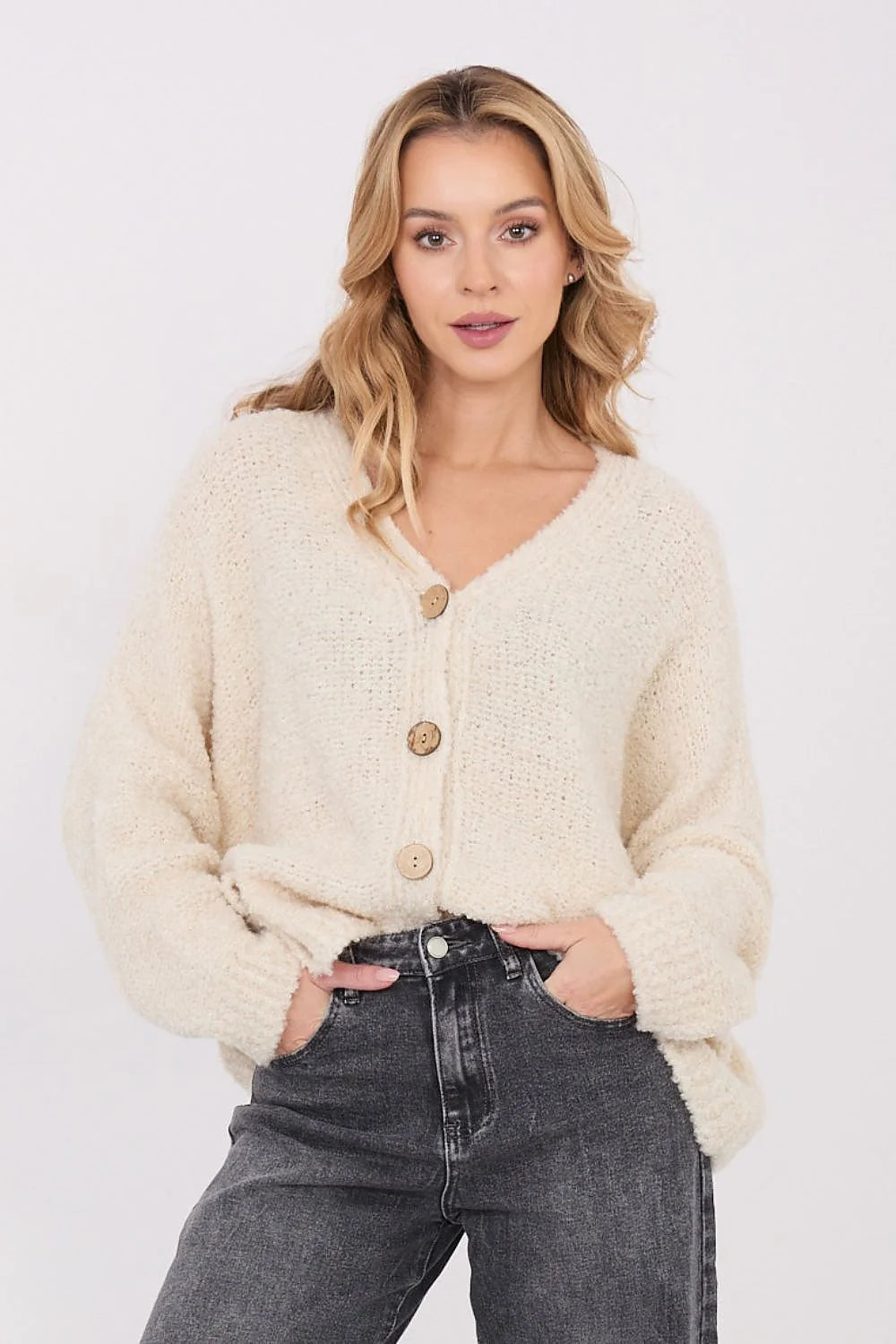 cardigan femme oversize maille bouclée écru colV classique boutons effetbois mancheslongues ballon coupecourte mihauteur texturemoelleuse chenille cosy casual chaud confortable