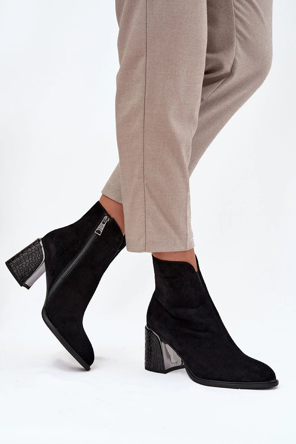 bottines femme suédine noire talon colonne texturé croco insert métallisé bout amande fermeture éclair latérale doublure chaude silhouette citychic