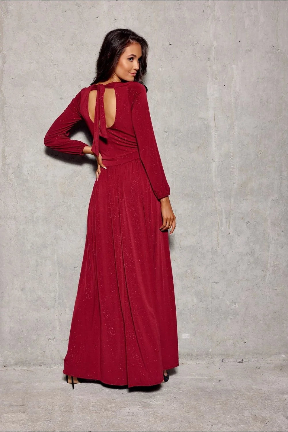 Robe longue élégante Roco Fashion en brocart rouge profond paillettes col V croisé manches longues bouffantes taille marquée jupe ample fente haute fermeture éclair invisible occasion formelle soirée