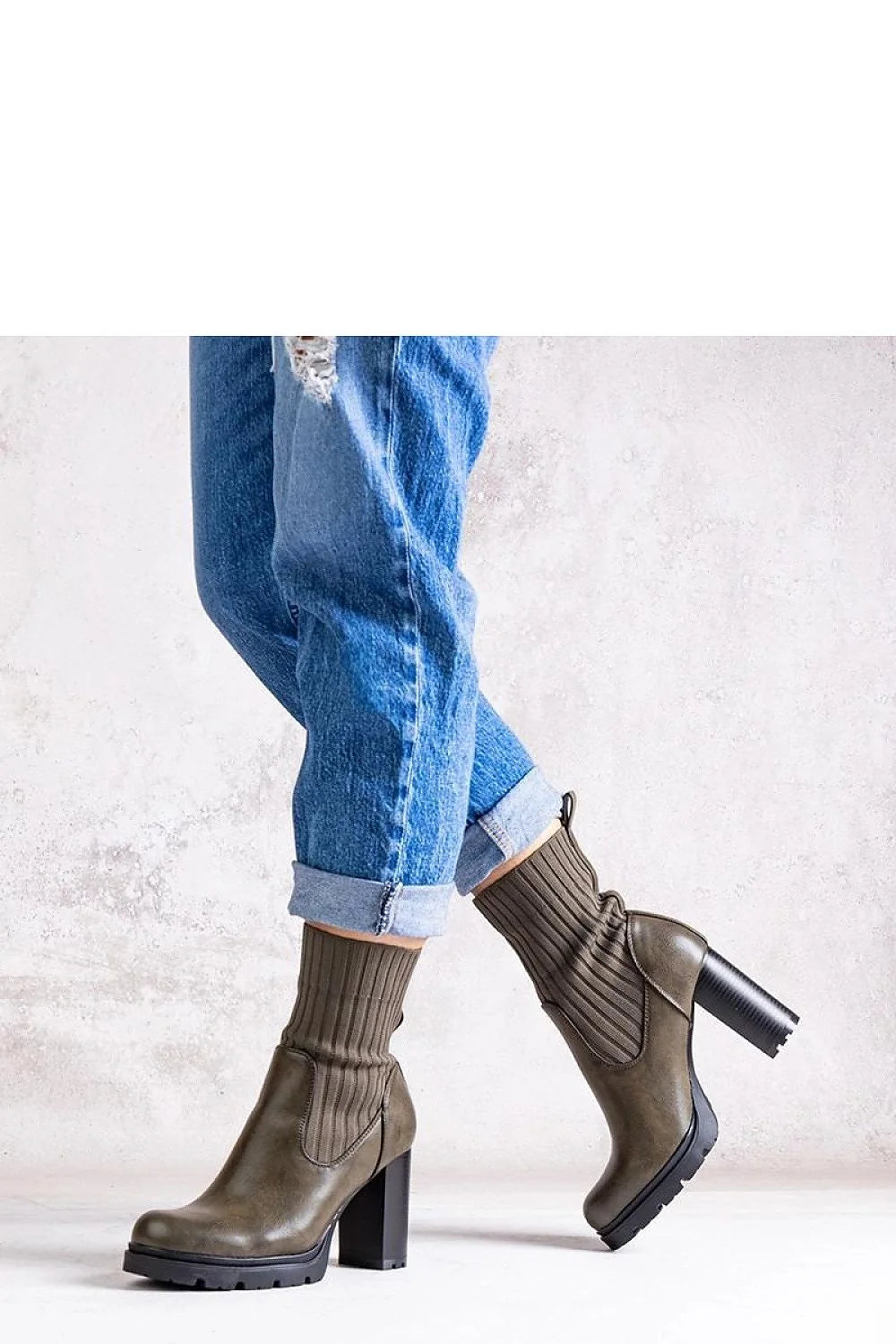 bottes talon bloc cuir écologique kaki tige côtelée extensible montante mollet bout rond semelle caoutchouc crantée plateau cubain confortable élégante