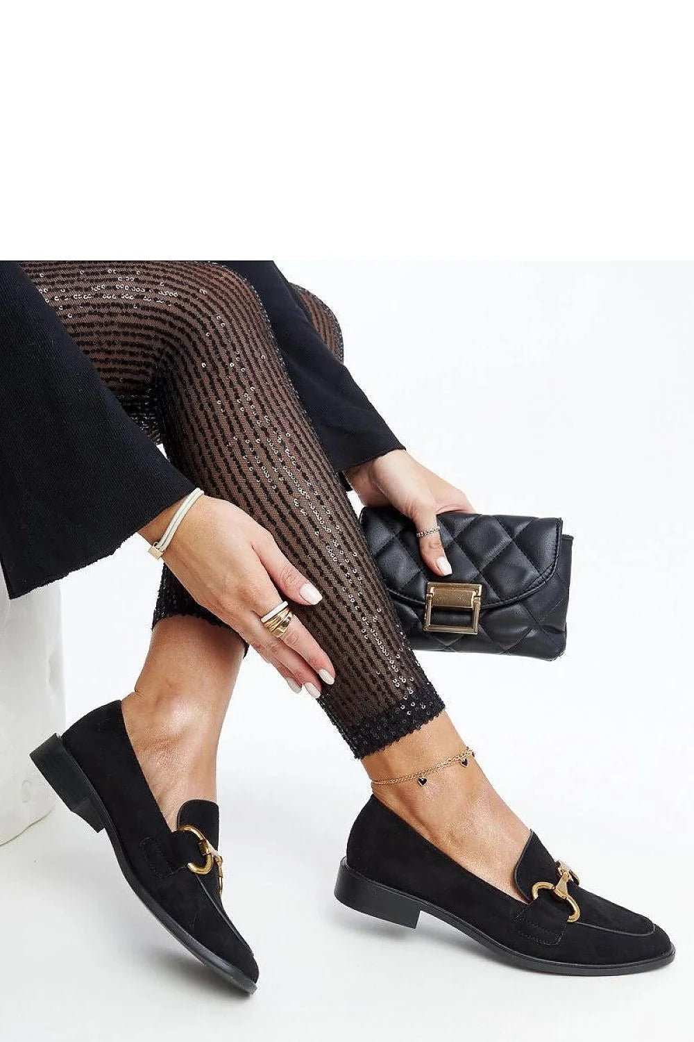 Moccasins femmes classiques élégants cuir noir bout en amande détails métalliques dorés confortables occasionnels