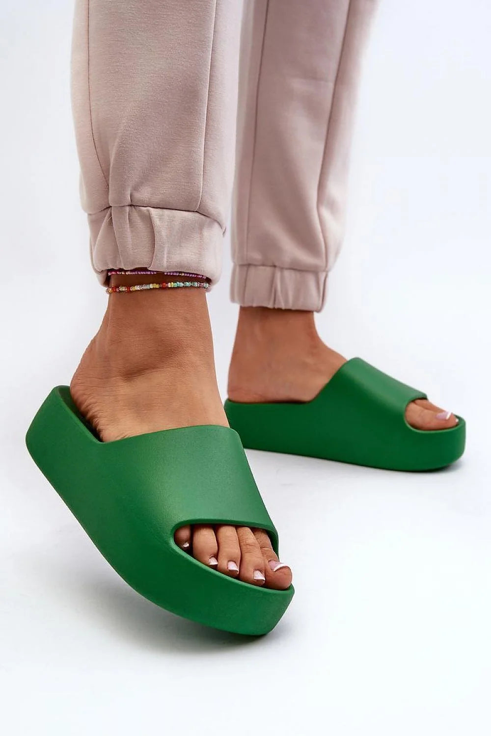 Sandales ouvertes pour femmes style minimaliste moderne semelle épaisse 5 cm couleur verte vive caoutchouc respirant tongs été