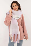 Ensemble vêtements femme style cosy intemporel veste polaire sherpa écharpe laine mélange rose pâle gradient blanc lavande franges hiver froid élégance confort mode
