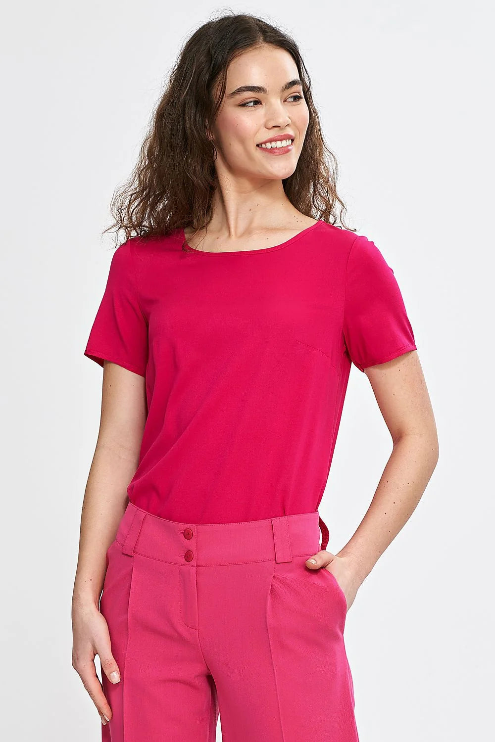 Chemisier Nife en viscose rose fuchsia manches courtes encolure bateau coupe ajustée femme moderne intemporel