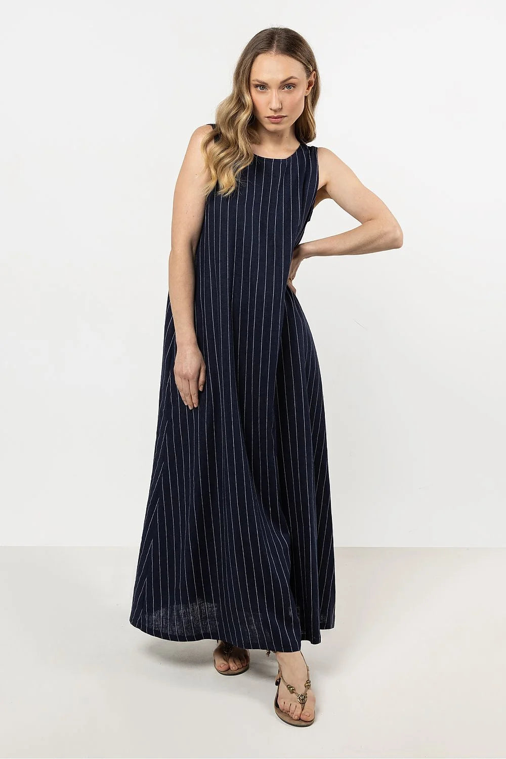 Robe de jour élégante longue sans manches dos nu rayures verticales lin coton femme occasionnels