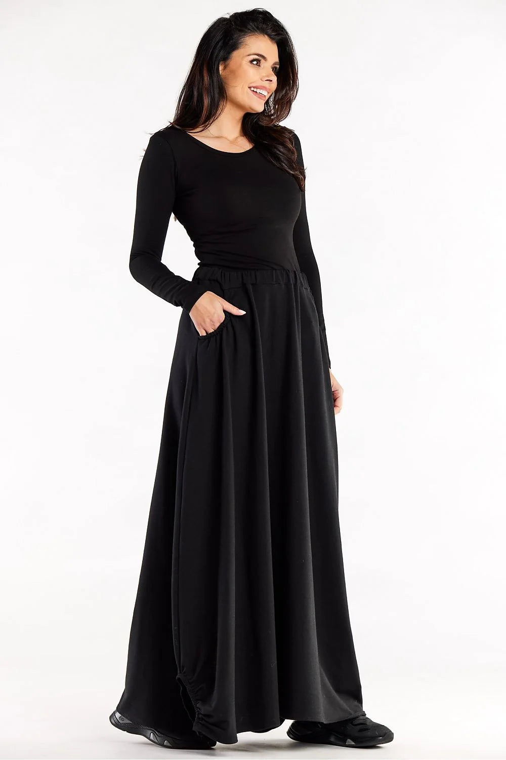 Tenue féminine élégante haut manches longues jupe longue noire élastique poches tissu coton élasthanne