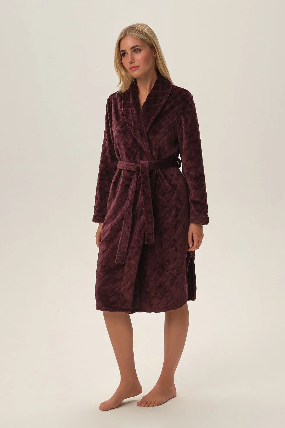 Peignoir Henderson robe de chambre femme matelassé velours bordeaux profond tissu doux ceinture incluse poches avant coupe classique ajustée longueur genoux