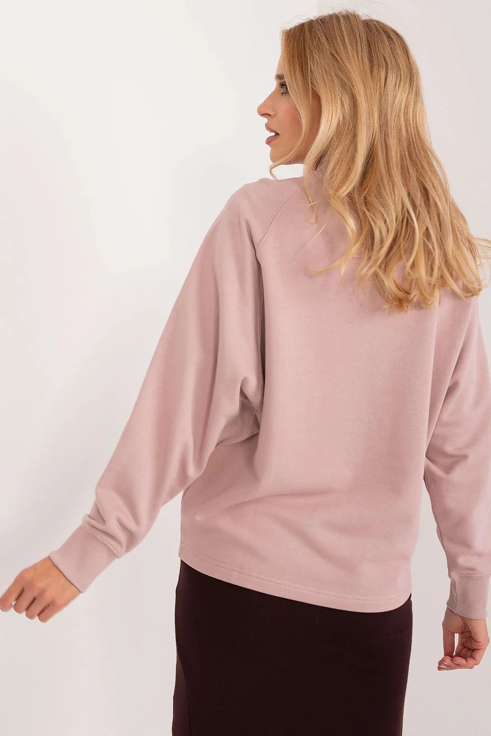 Sweatshirt Sublevel pour femme longues manches ample coupe encolure ras-du-cou couleur rose poudré coton haute qualité broderie blanche poignets bord-côte ourlet droit