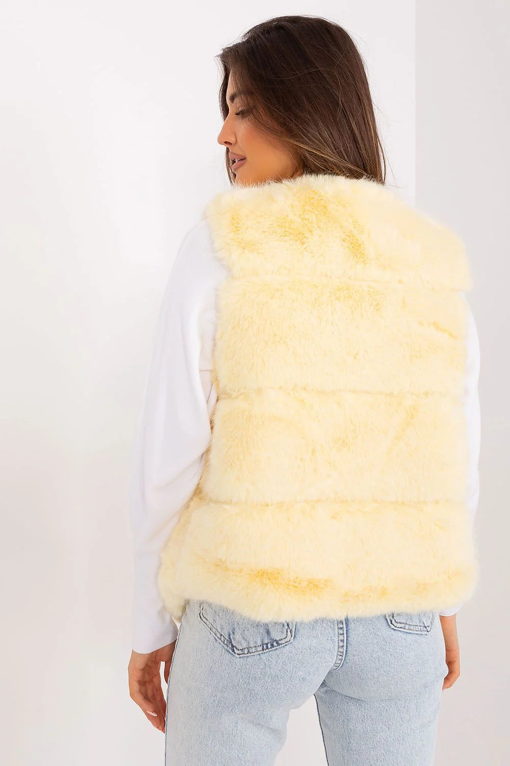 Gilet sans manches en fausse fourrure jaune clair pour femme, style élégant et moderne, coupe droite, chambres de fourrure, doublure intérieure, idéal pour la saison froide
