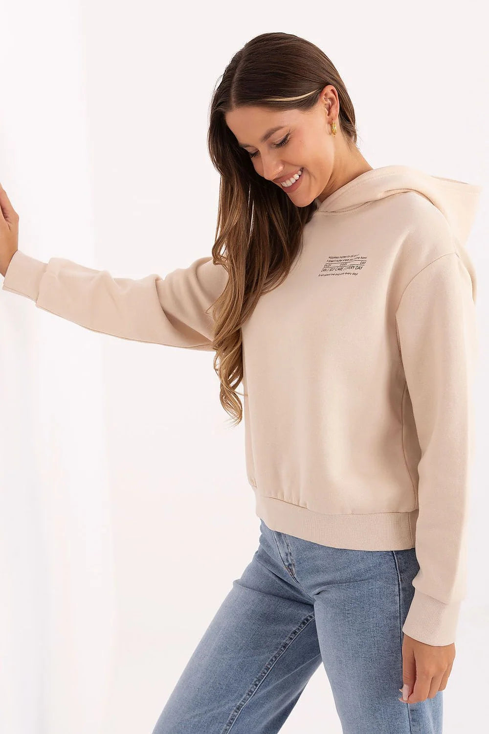 sweat capuche femme casual oversize beige écru molleton brossé doux manches longues pullover imprimé poitrine finitions côtelées poignets taille