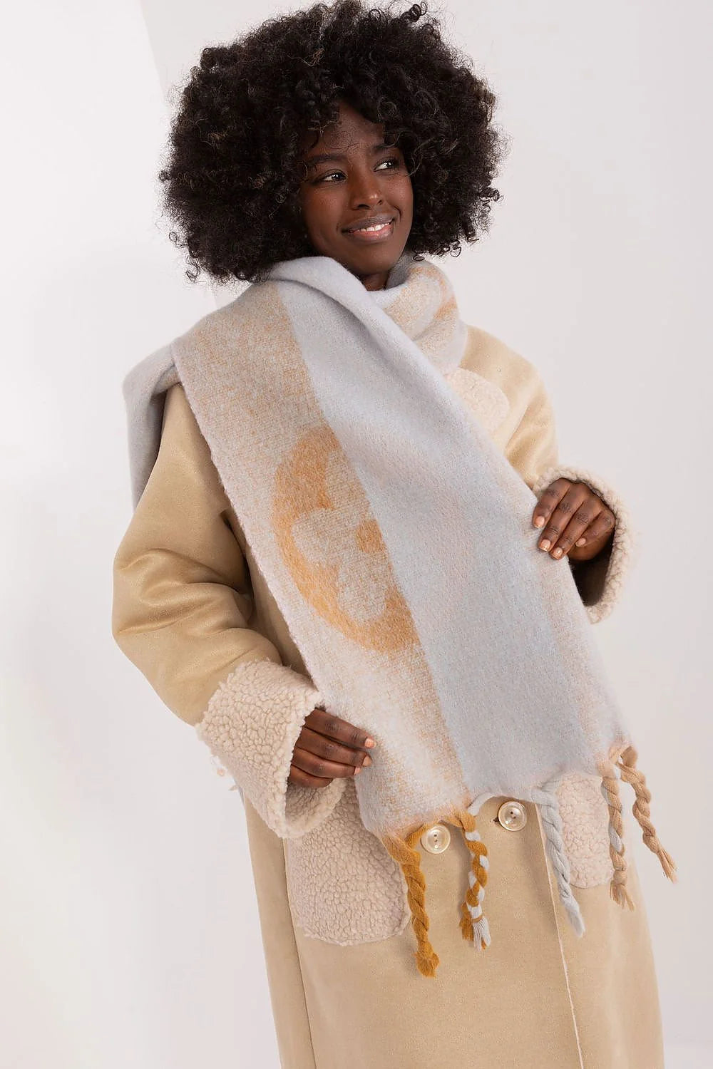 Écharpe et manteau hivernal élégant pour femmes en laine et imitation fourrure, longueur droite et motifs graphiques, doux et confortable