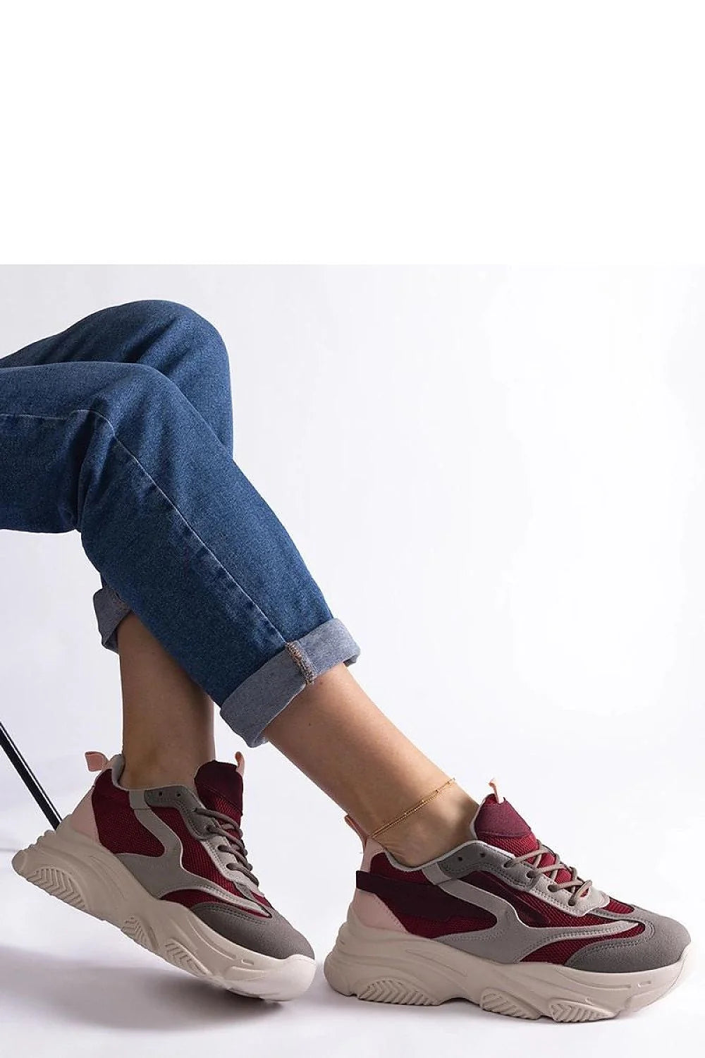 Baskets Solea femmes design moderne athlétique confortable couleur bordeaux gris beige semelle caoutchouc lacets rembourrage col