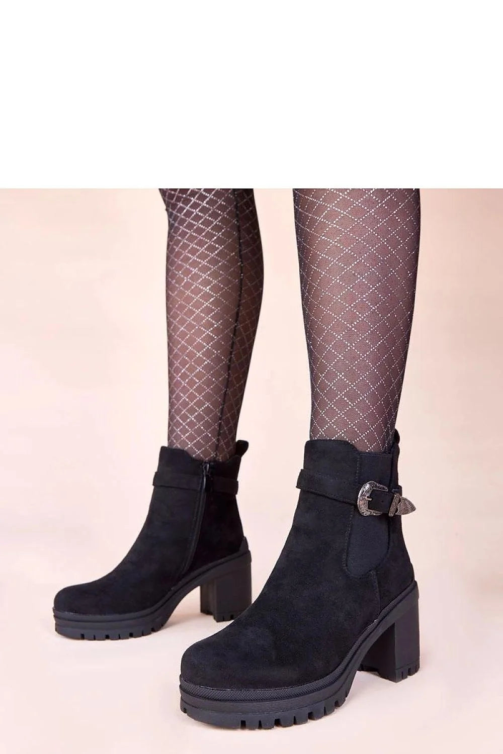 bottines chelsea talon bloc semelle crantée suédine noire bout rond plateau antidérapant maintien confort bride décorative boucle métal argenté urbain