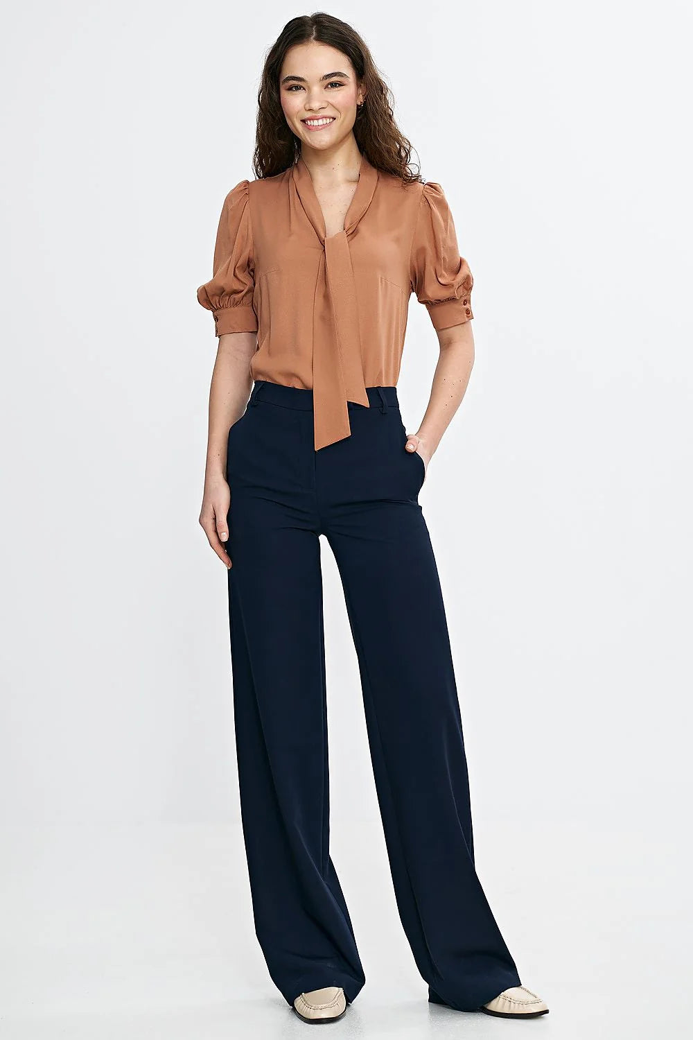 Chemisier élégant pour femme couleur brun rouille en viscose manches longues col lavallière nœud boutons