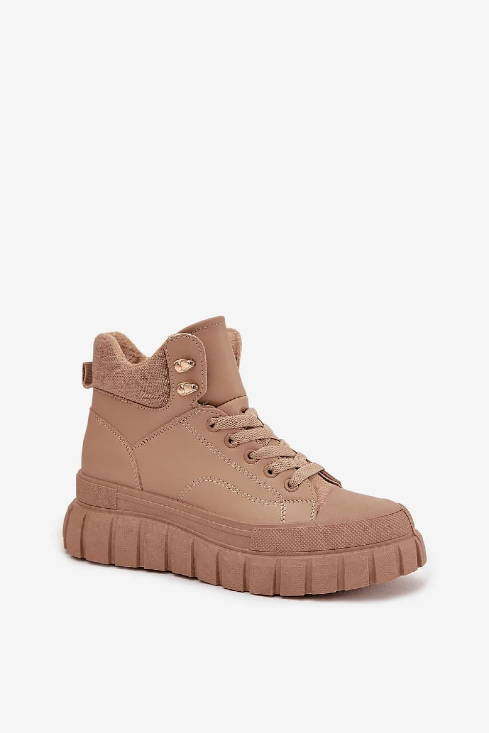 bottines femme similicuir beige montantes chunky plateforme crantée semelle antidérapante col rembourré lacées œillets métalliques dorés fermeture éclair doublure douce