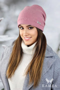Bonnet en laine pour femme rose doux élégant coupe ajustée effet slouchy détails métal accessoire hiver