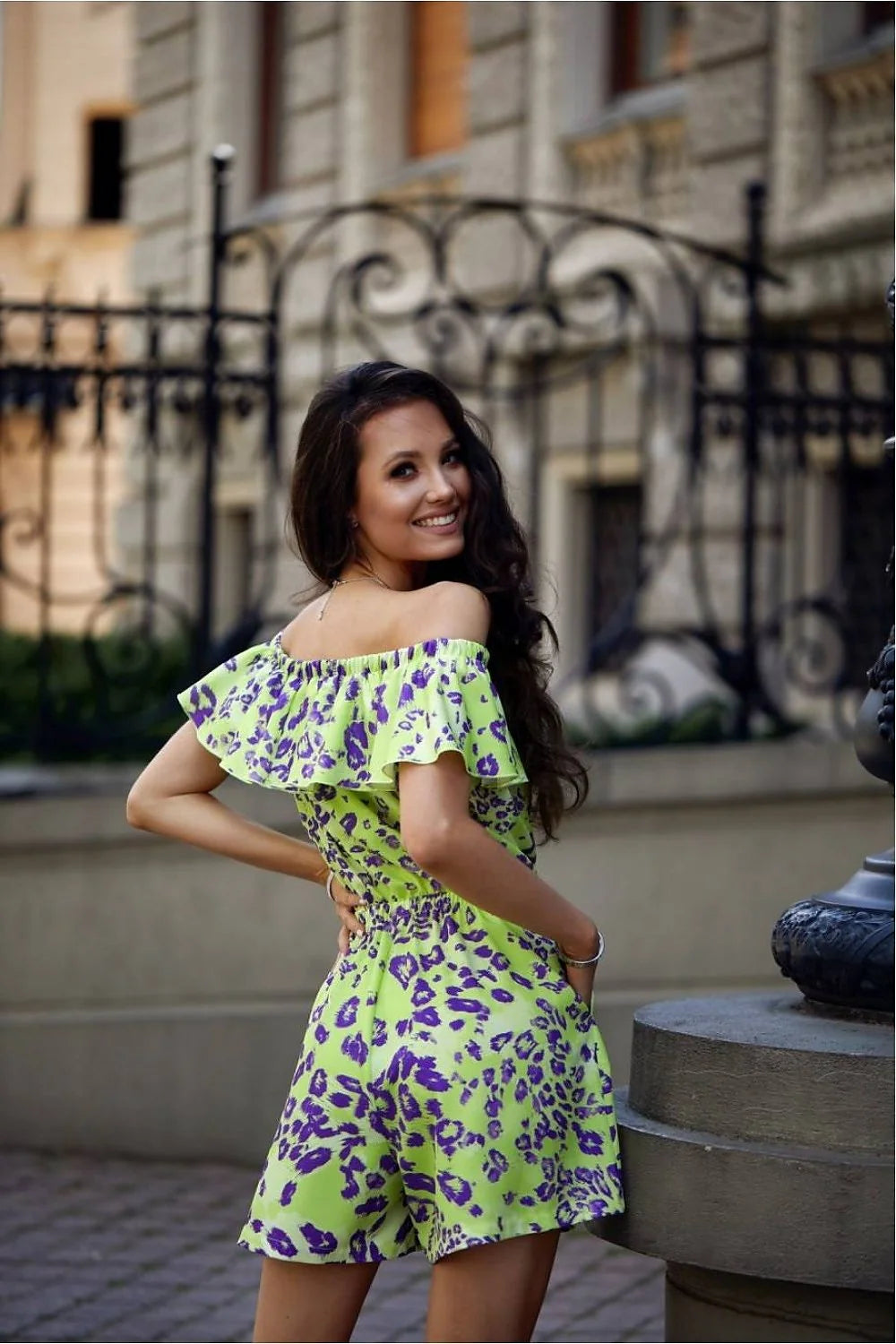 Combinaison été femme tissu léger imprimé animalier épaules dénudées volants taille élastique short ample style boho