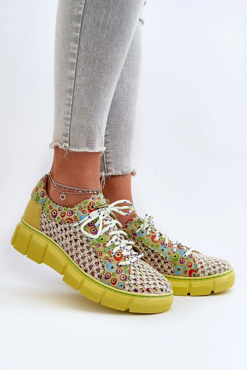 Chaussures basses femmes design audacieux artistique motif coloré jaune vert cuir tissu confort port prolongé