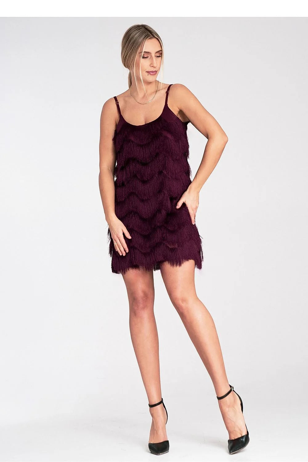 Robe de soirée élégante pour femme, franges audacieuses, coupe ajustée, couleur Bordeaux, polyester élasthanne, parfaite pour soirées