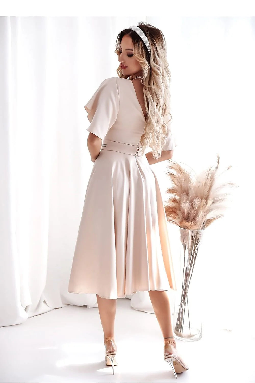 Robe de cocktail élégante beige clair V-neck manches courtes évasées ceinture ornée femme occasion spéciale soirée gala