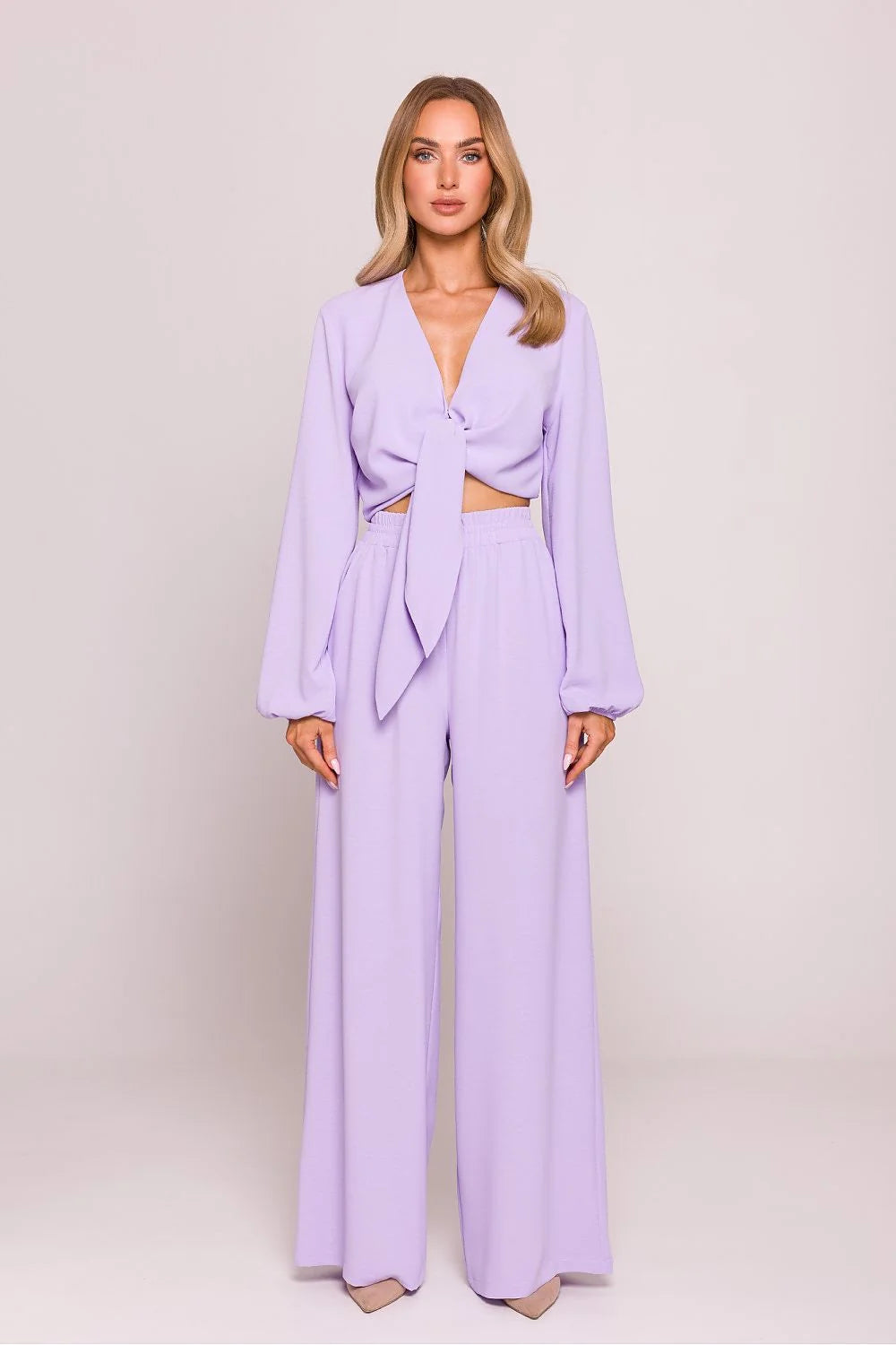 ensemble élégant moderne lavande deux pièces haut croisé noué décolleté V manches bouffantes longues pantalon palazzo taille haute élastiquée larges