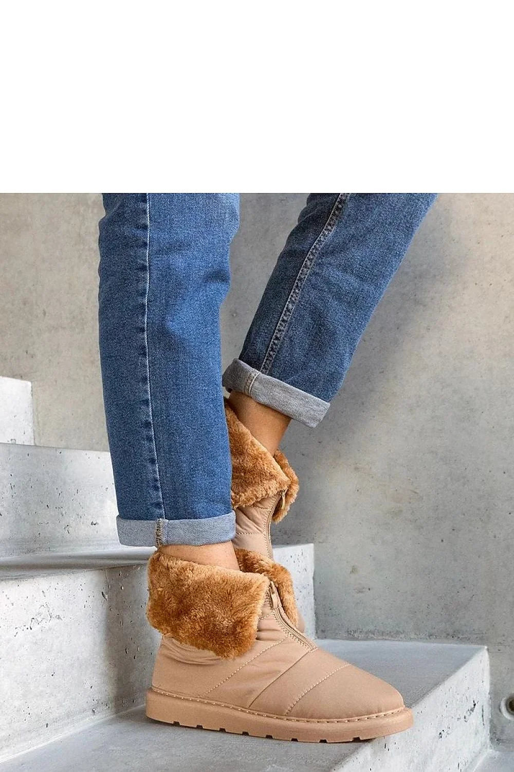Bottines de neige Solea beige clair fourrure doublure synthétique fausse fourrure femme style décontracté coupe basse occasion hivernale automnale