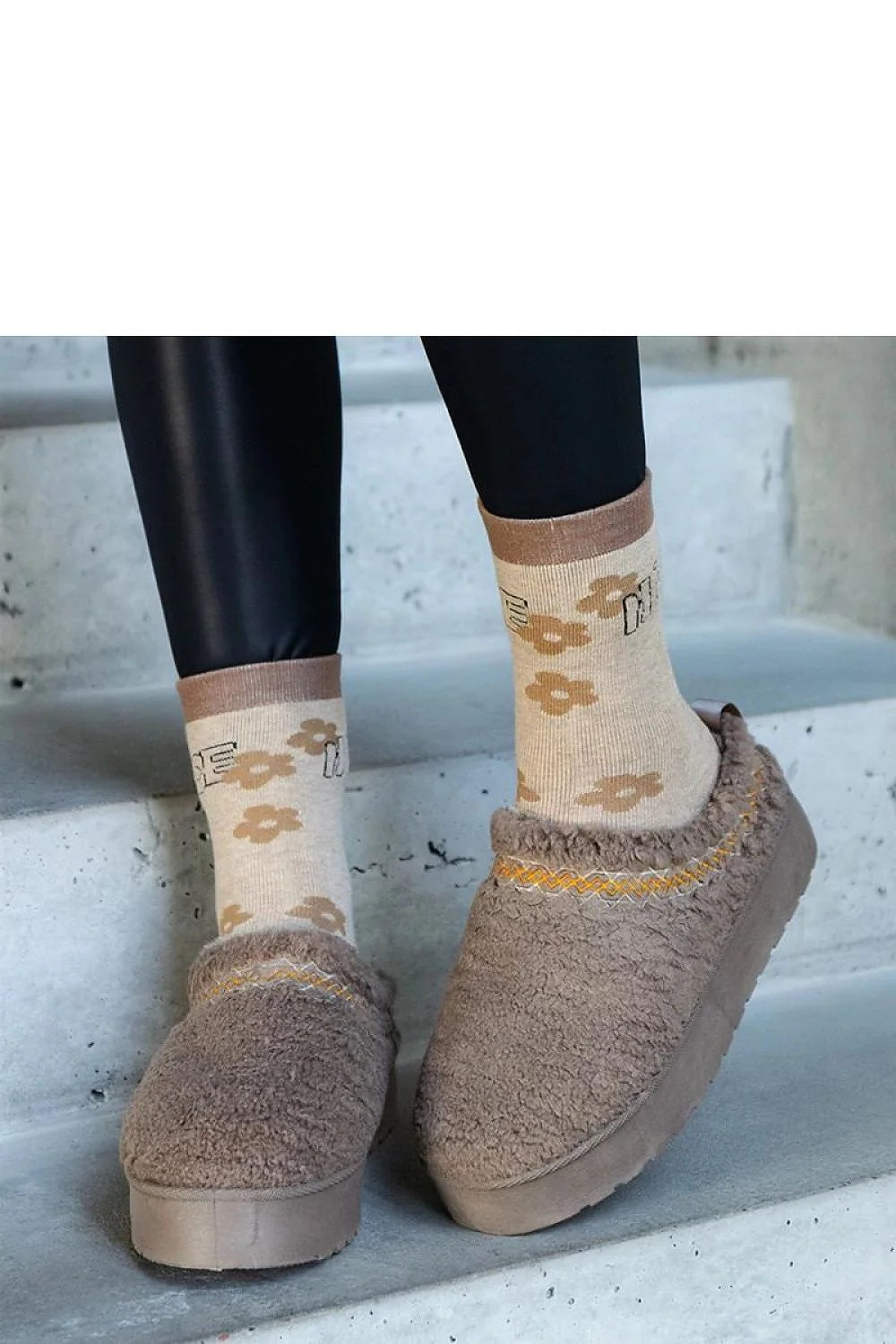 Chaussons femmes confort style mocassin tissu bouclé beige coton floral intérieur extérieur intemporel mode