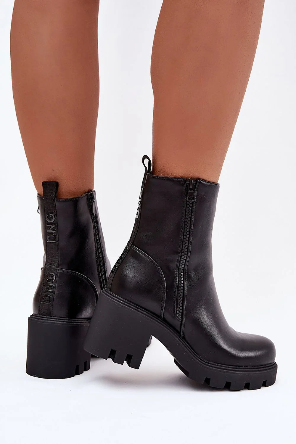 bottines femme noires similicuir mat cheville talon bloc semelle crantée antidérapante bout rond fermeture zippée latérale décorative doublure chaude confortable