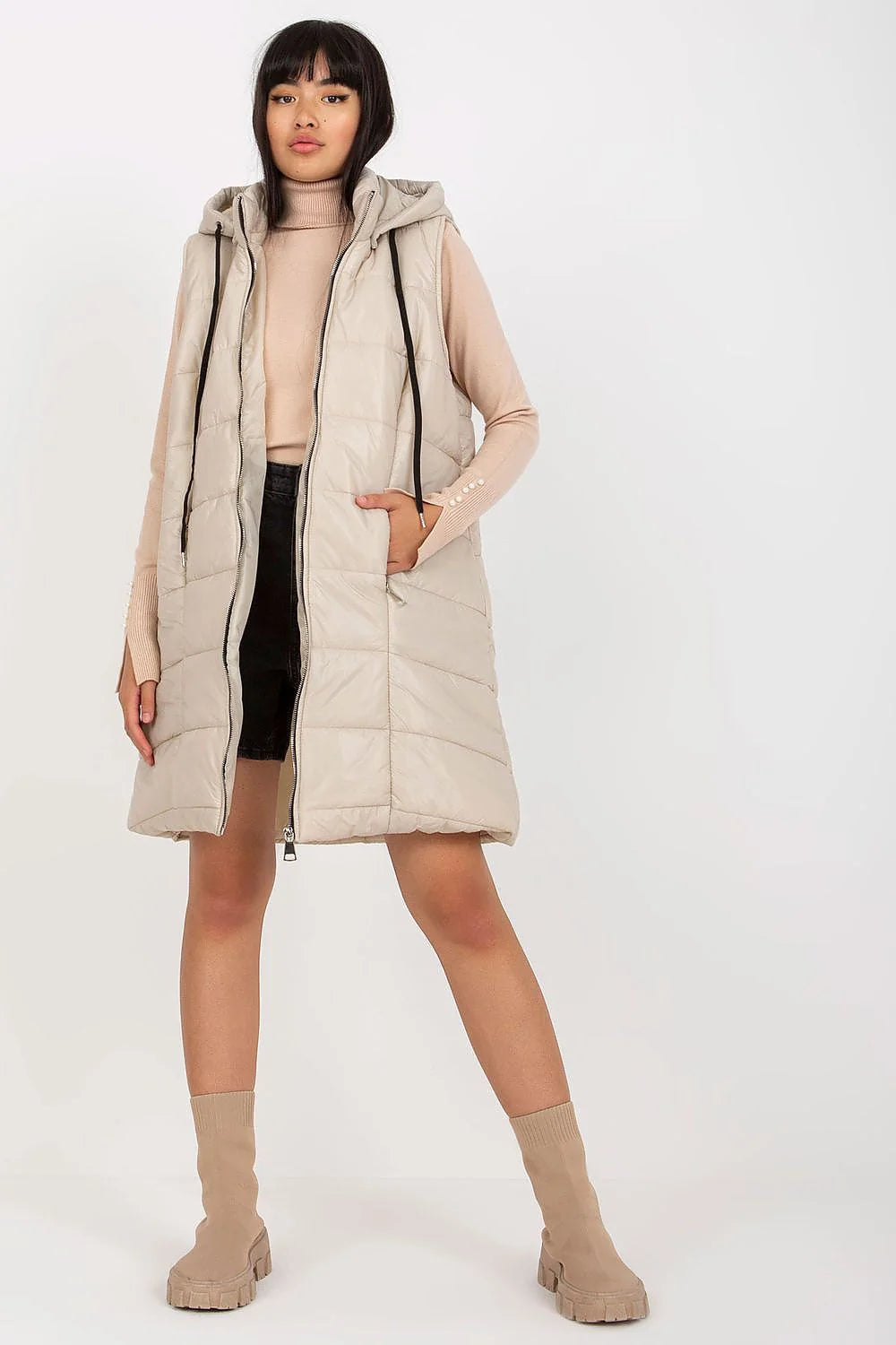 Gilet sans manches Och Bella matelassé pour femme couleur kaki coupe longue avec capuche amovible poches zippées doublé nylon 100%